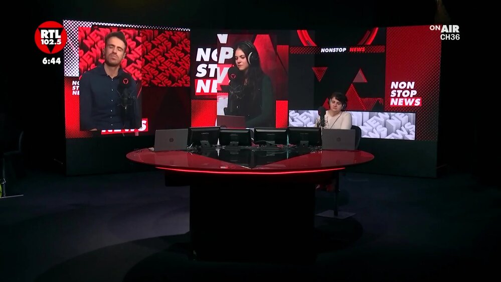 Non Stop News: Homeschooling, neve azzurra e grande calcio